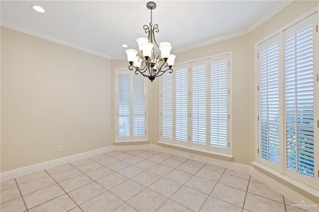 Building Photo - 11 Moorefield Rd