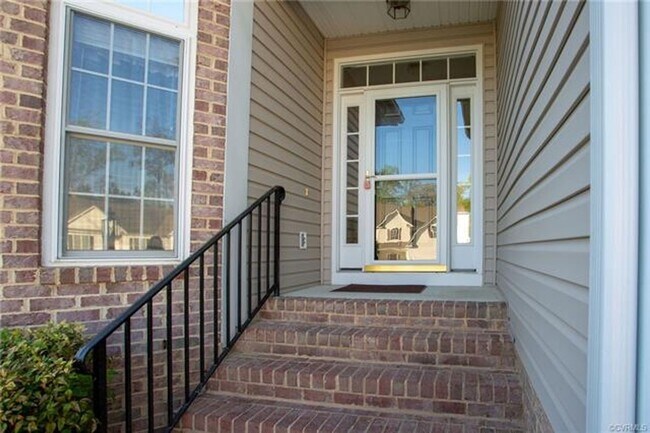 Building Photo - Beautifully maintained home in Birkdale with hardwood floors throughout 1st floor.