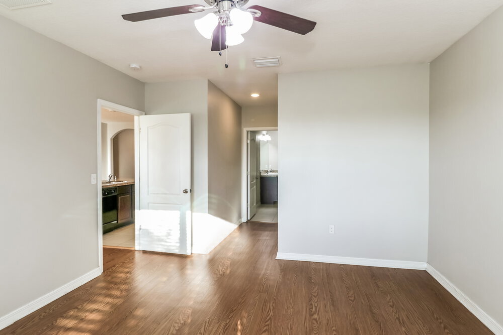 Building Photo - 586 Hartford Heights St