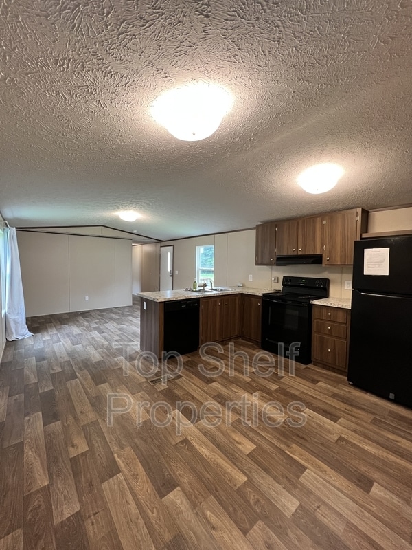 Building Photo - 443 Rocky Ridge Ln