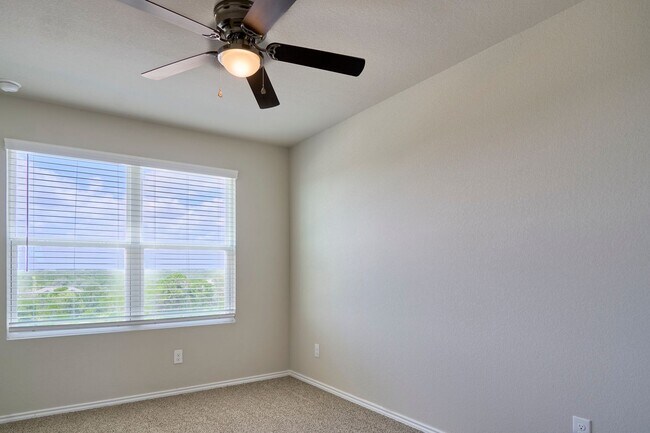 Building Photo - Hunters Ranch Beauty! 3 Bedroom 2 1/2 Bath Townhome