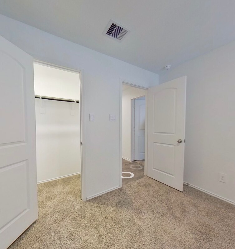 Building Photo - 2434 Moraine Vly Dr