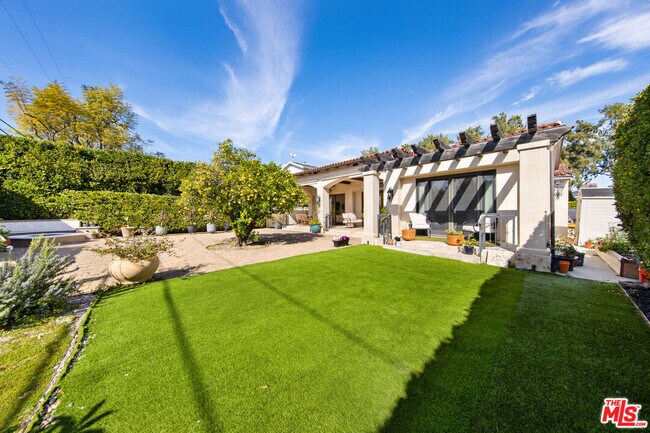 Building Photo - 1148 Centinela Ave