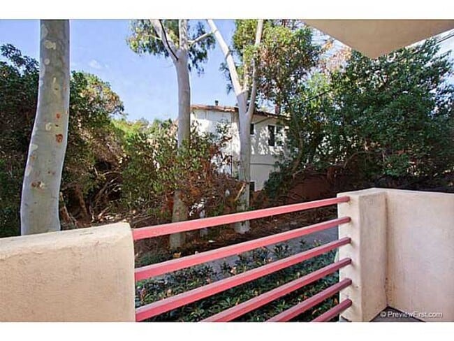 Building Photo - $3,100 - 2 Bed / 2 Bath Condo in Mission H...