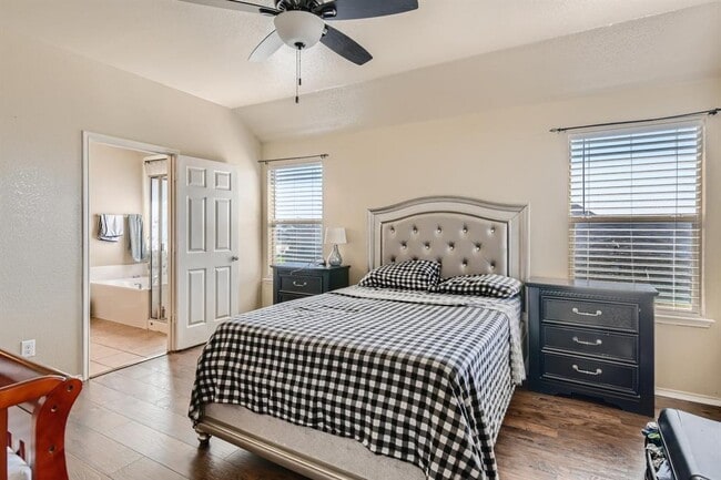 Building Photo - 1629 Kings Glen Ln