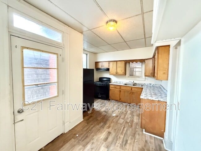 Building Photo - 427 2nd St