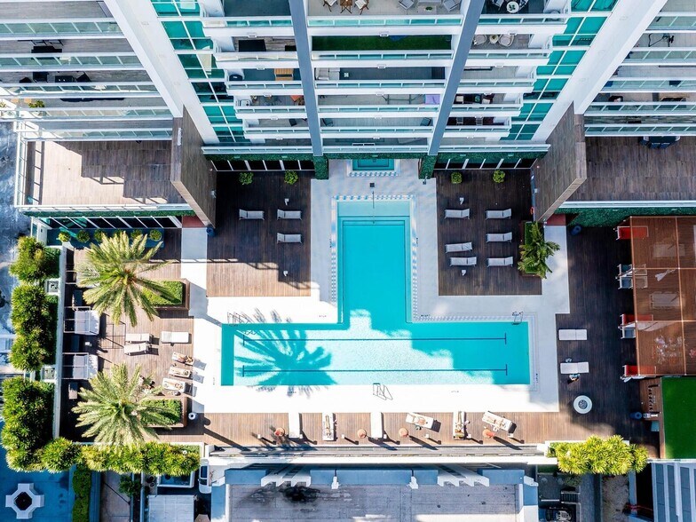 Building Photo - 1080 Brickell Ave