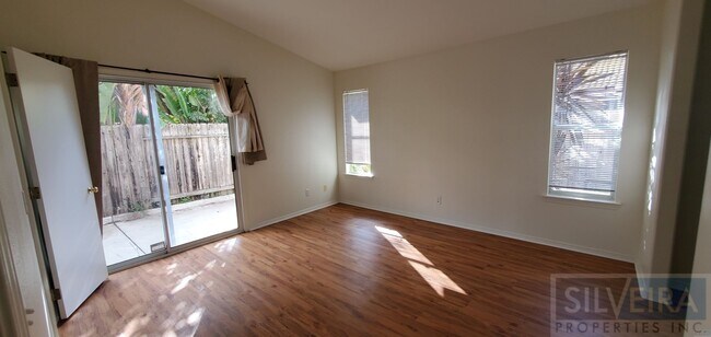 Building Photo - 2 Bedroom Santa Maria home available!