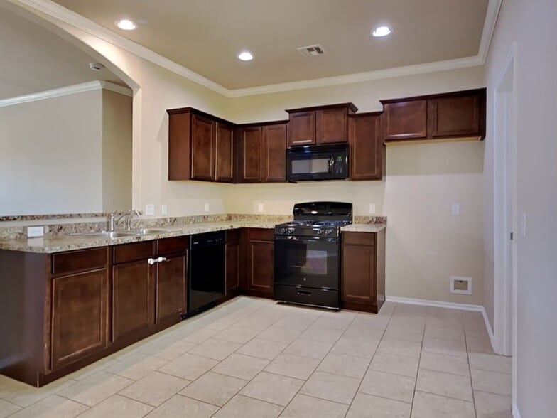 Building Photo - 2716 Demotte Dr