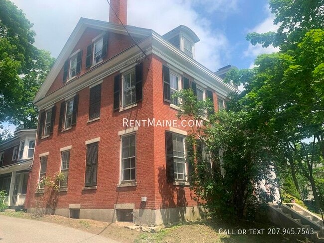 Building Photo - 13 Hudson St