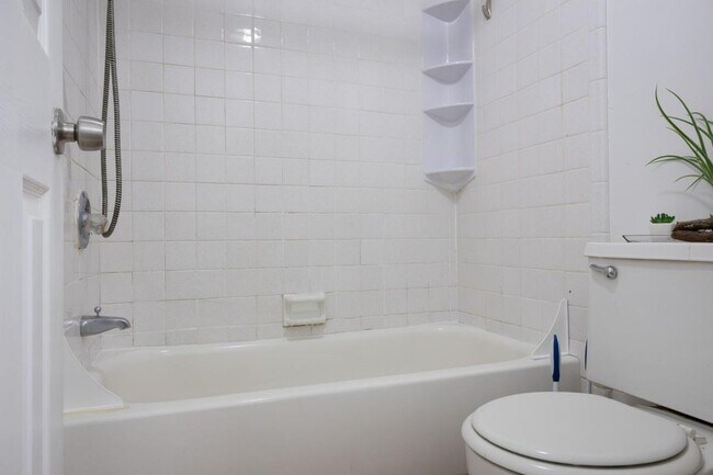 Building Photo - Large Renovated Condo near EMU