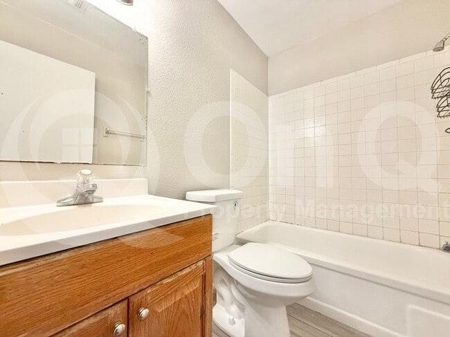 Building Photo - 6402 S 42nd St