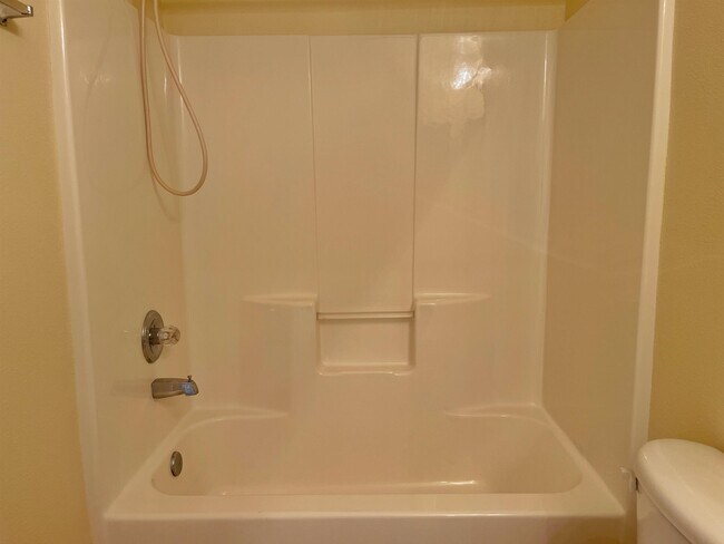 Building Photo - 374 Scrub Jay Dr