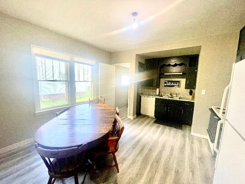 Building Photo - 1021 Keokuk St