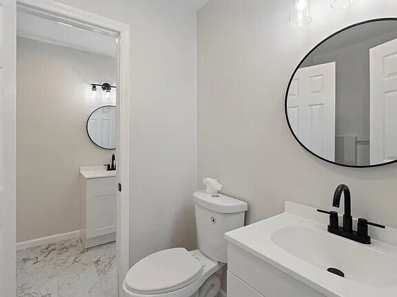 Building Photo - 38 Meadowlark Ln