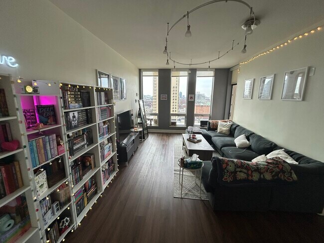 Building Photo - 1400 S Michigan Ave