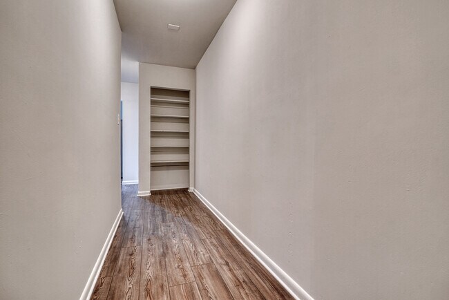 Building Photo - 2324 Callow Ave