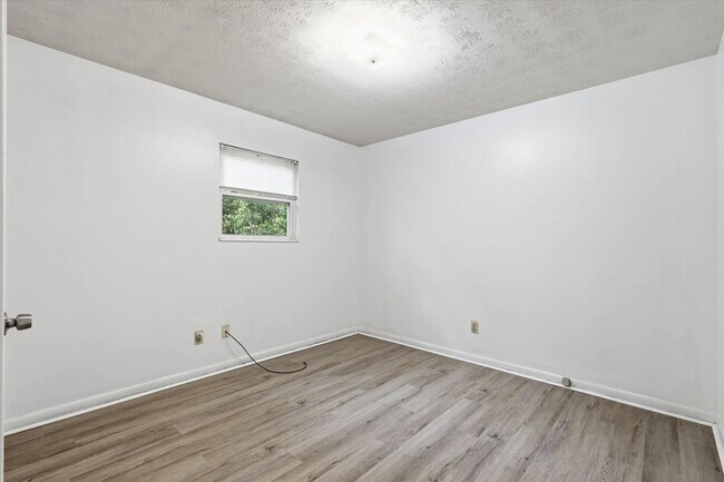 Building Photo - 2724 Lake Henrietta St