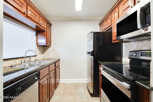 Building Photo - 112 Hillside Dr