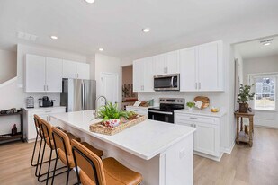 Primary Photo - River Road Townhomes