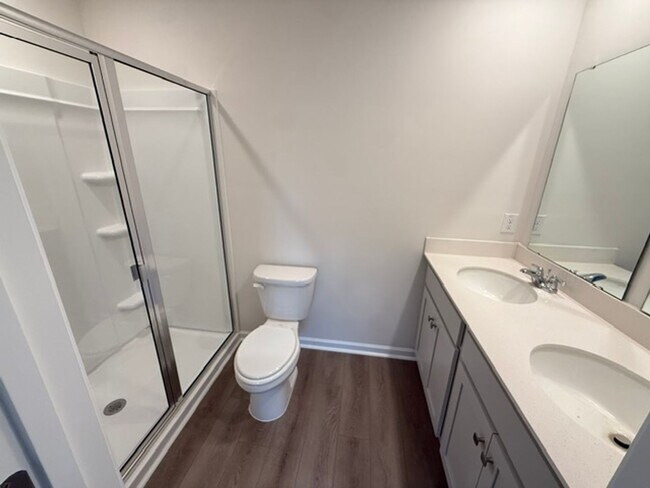 Building Photo - 3 Bedroom 2.5 Bathroom Townhouse in Windward Village - Summerville