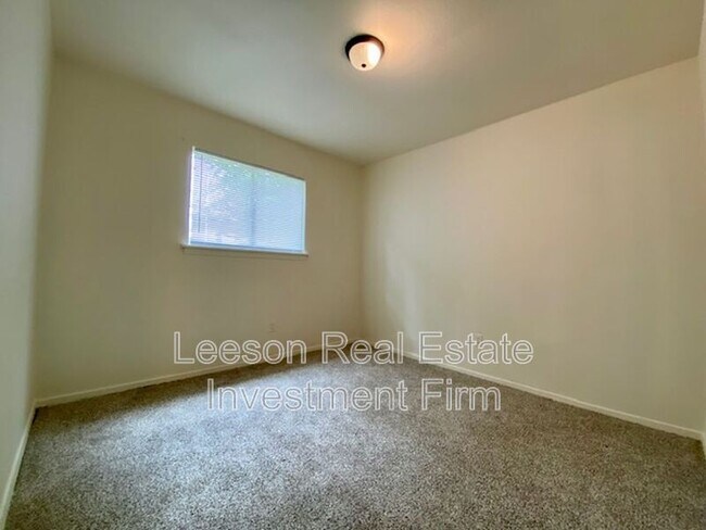 Building Photo - 1311 Elsa Jane St