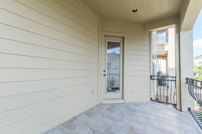 Building Photo - 407 W Bell St