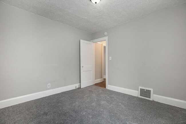 Building Photo - 4 BED 1 BATH UNIT IN GARFIELD HEIGHTS