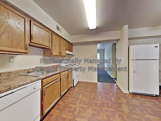 Building Photo - 5801 Russett Pl