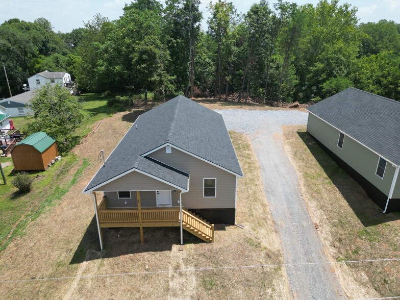 Building Photo - 40 Hollins Mill Rd