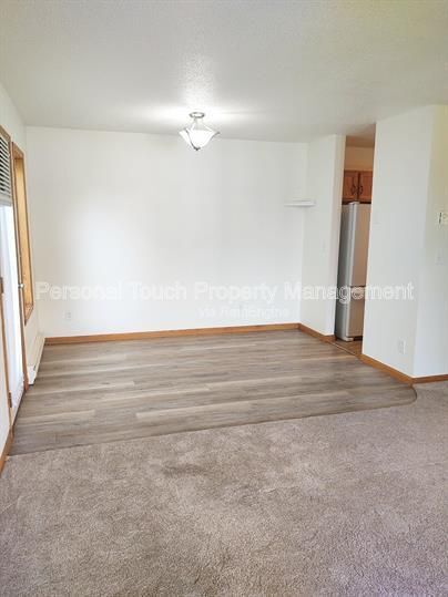 Building Photo - 19 Prairiewood Xing S