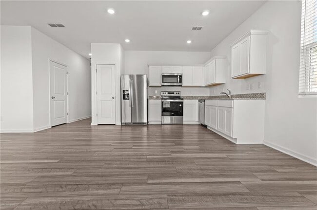 Building Photo - 103 Rydal Wy