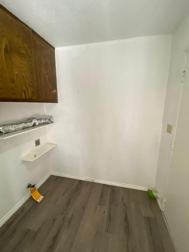 Building Photo - 5348 El Molino Ave