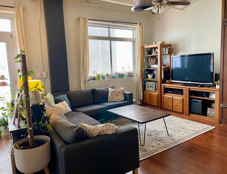 Living Room - 805 Peachtree St NE