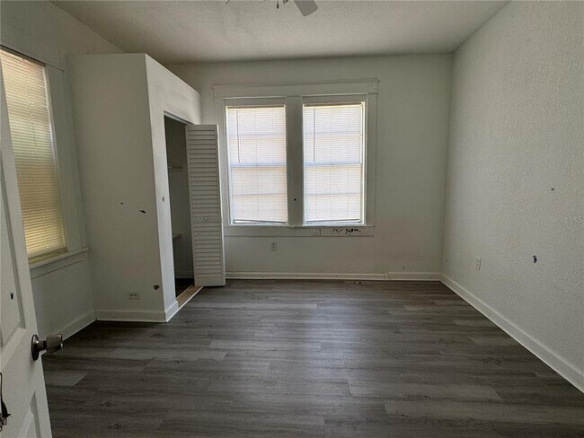 Building Photo - 1022 E 14th Ave