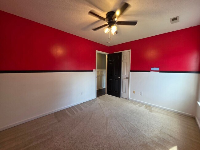 Building Photo - 200 Flagstone Ln