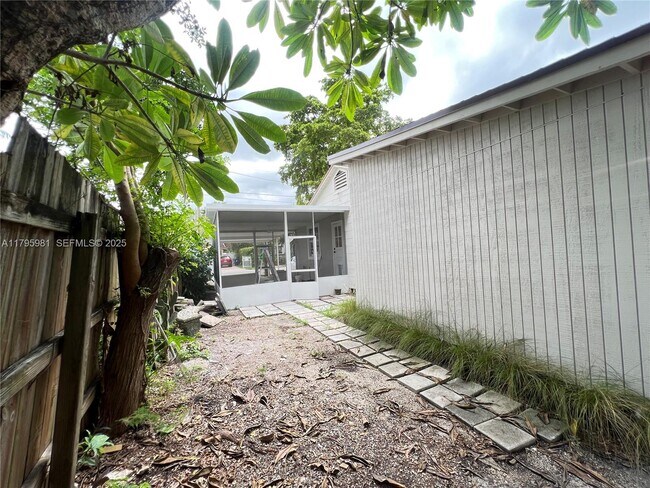 Building Photo - 315 NE 110th St