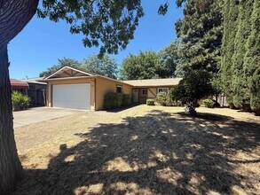 Building Photo - Natomas 4 Bedroom 2 Bath Close to Everything