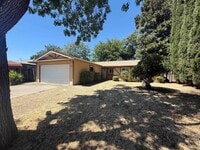 Building Photo - Natomas 4 Bedroom 2 Bath Close to Everything