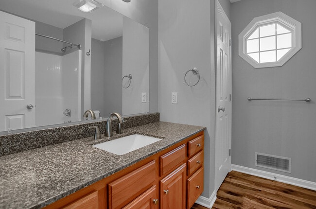 Building Photo - 9 Lenox Ct