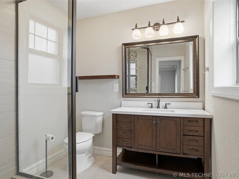 Building Photo - 1623 S Victor Ave