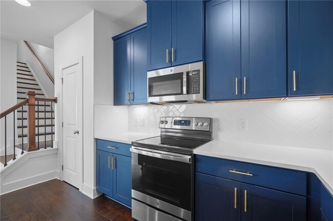 Building Photo - 1815 Edgehill Dr