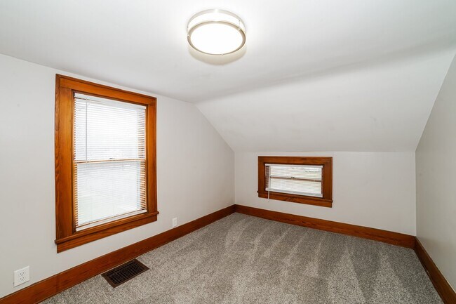 Building Photo - 306 Eldridge St