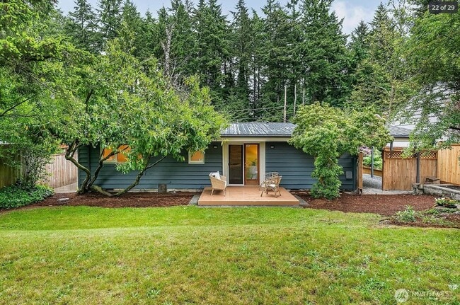 Building Photo - Shoreline Rambler