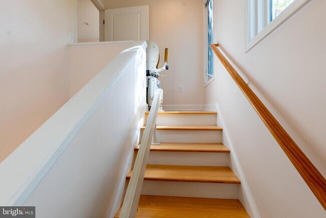 Building Photo - 4614 ROXBURY Dr