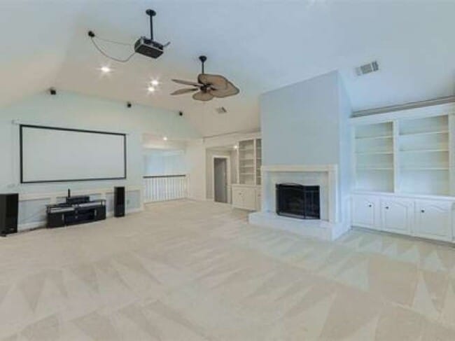 Building Photo - 20115 Echo Falls Dr