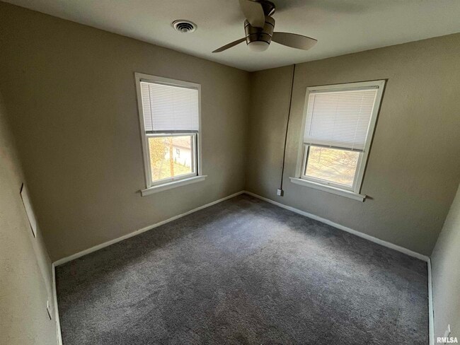 Building Photo - 506 Caroline St