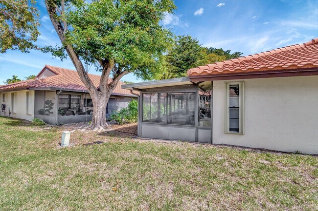 Building Photo - 10927 Dolphin Palm Ct