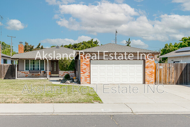 Primary Photo - 883 El Capitan Ave