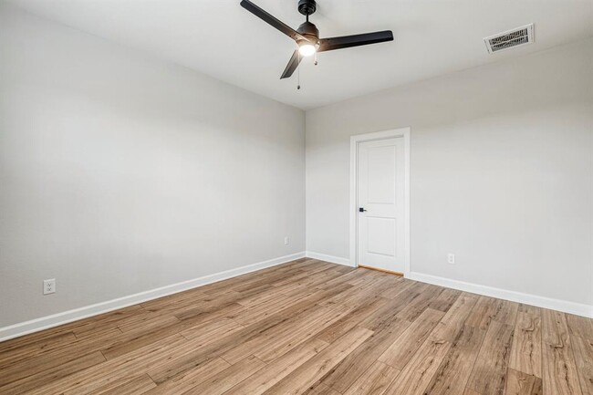 Building Photo - 15671 Honey Cv Dr
